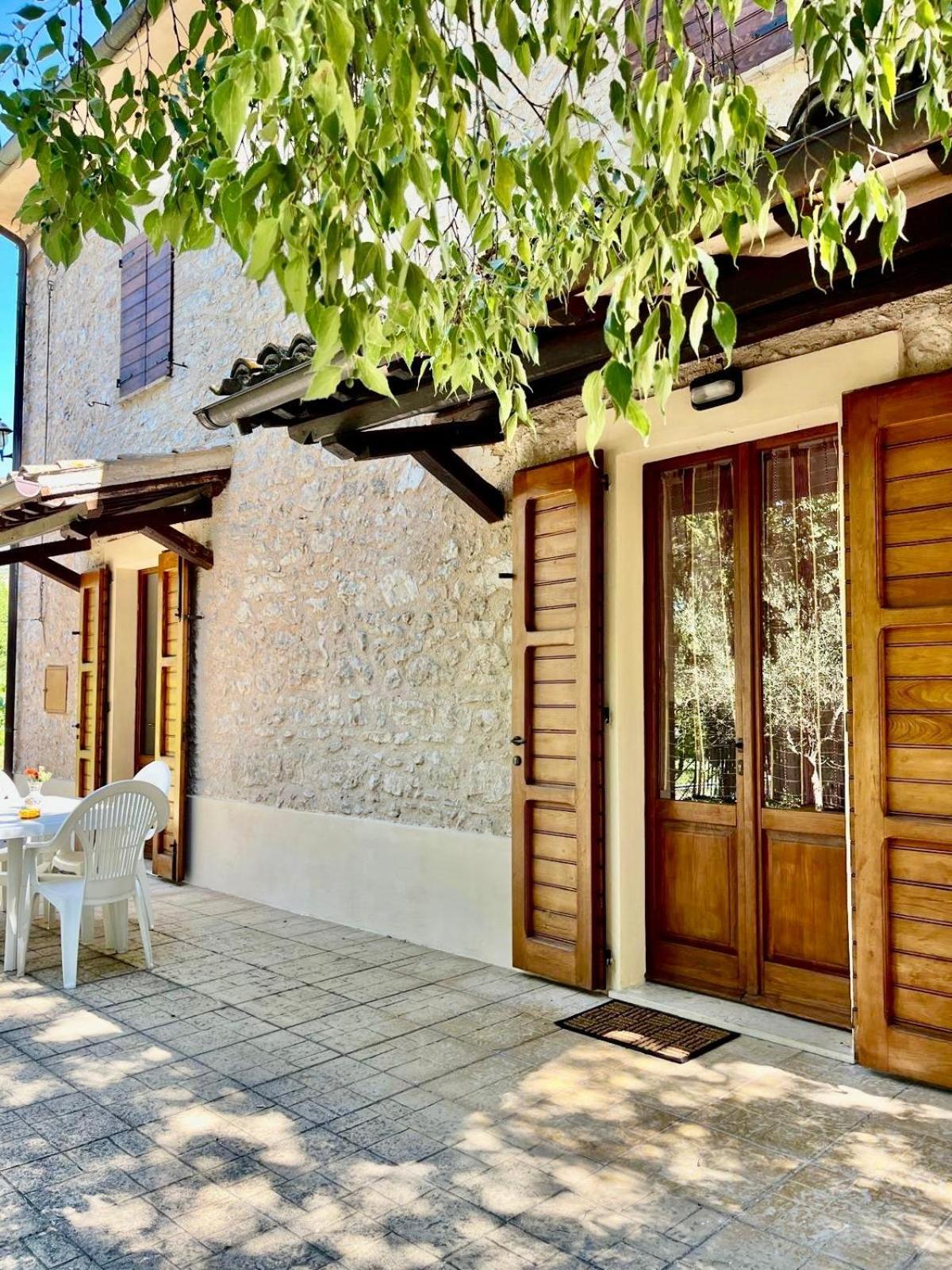 Casa Giuliani Villa Campello sul Clitunno Exterior photo